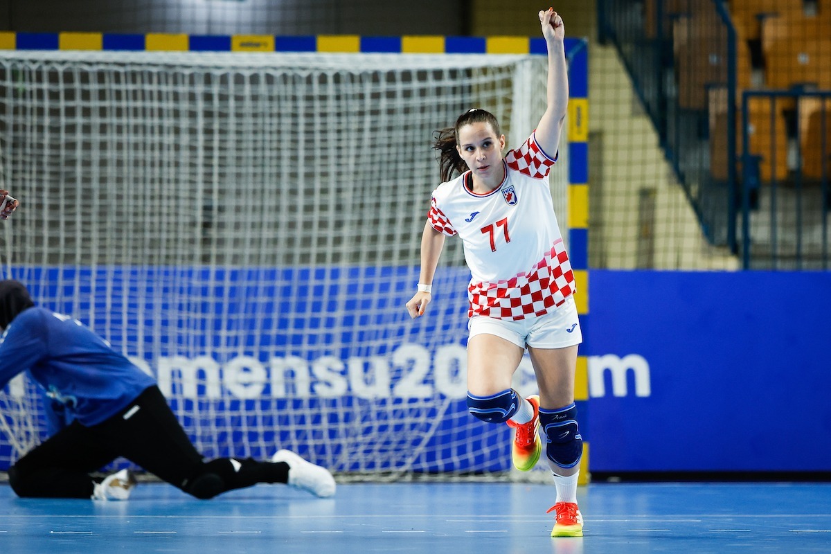Croatia starts the main round with a win.